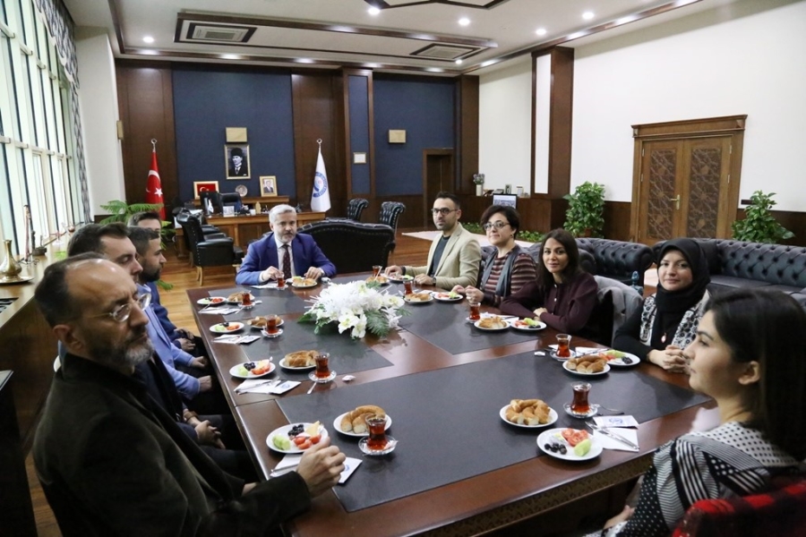  ASÜ Rektörü Prof. Dr. Yusuf Şahin, akademisyenlerle kahvaltı buluşmalarına devam ediyor